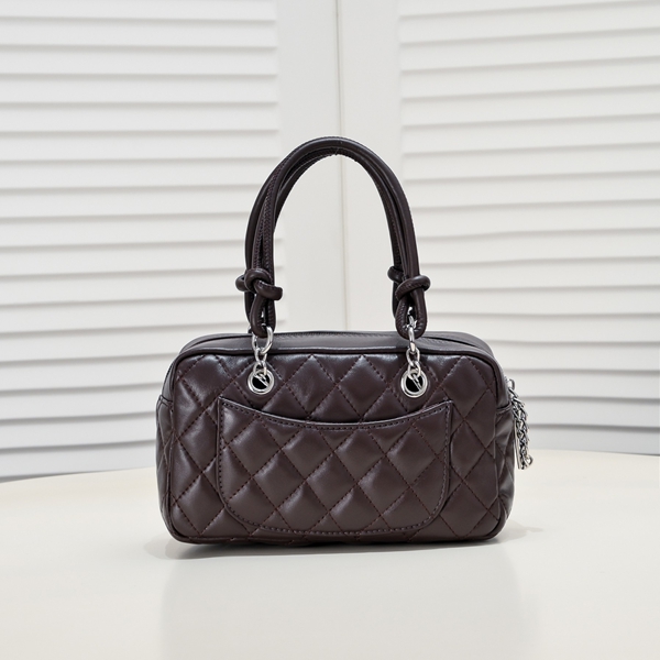 シャネルバッグ側面デザイン